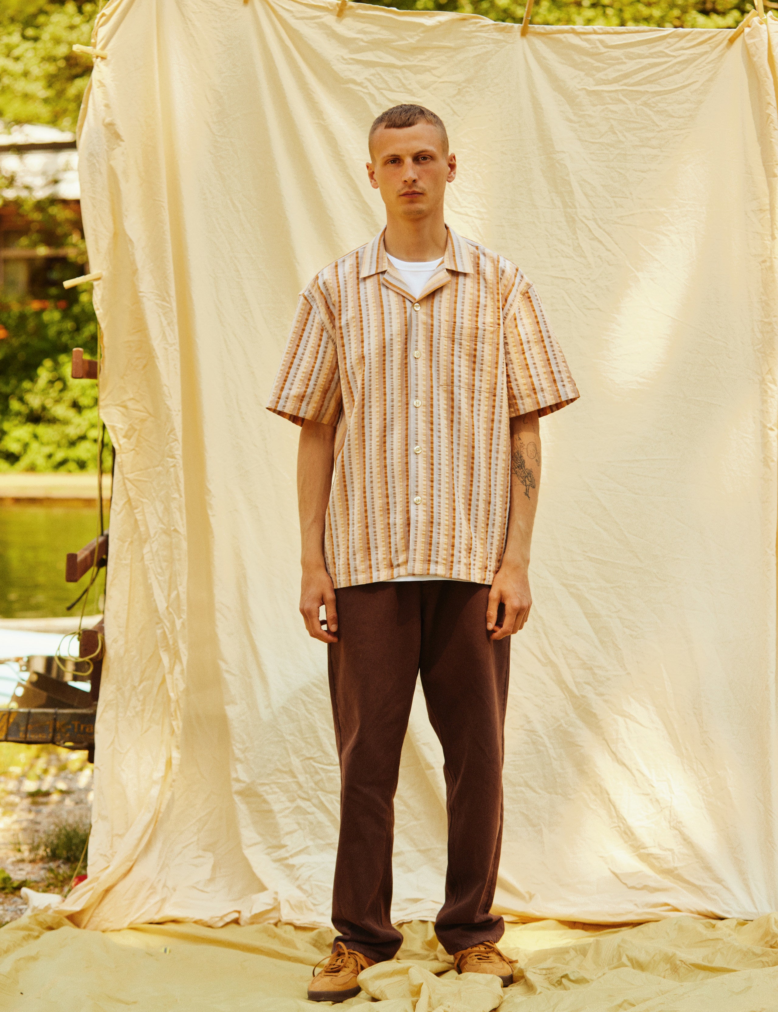 OTTER SEERSSUCKER SS SHIRT - RUBBER STRIPE