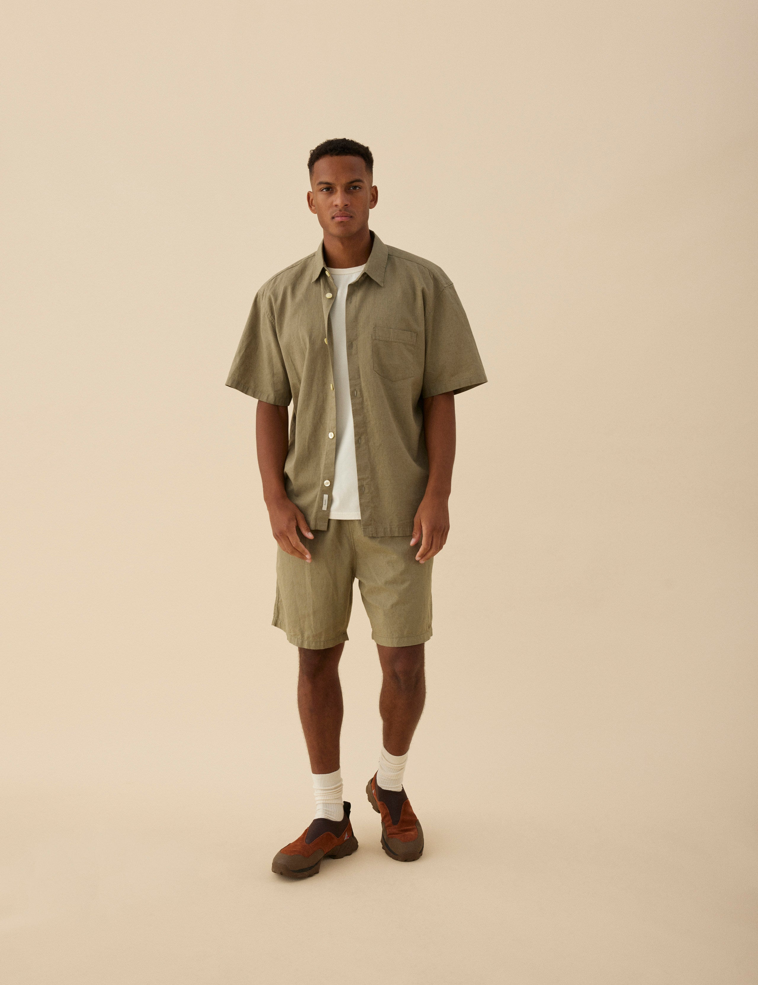 SERENE LINEN SS SHIRT - DUSTY OLIVE