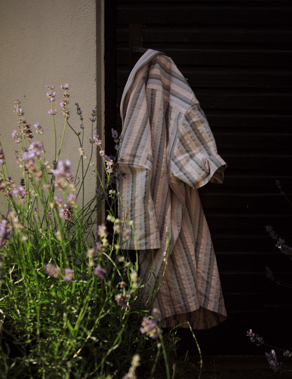 OTTER SEERSSUCKER SS SHIRT - GREY STRIPE